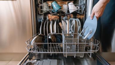 No change in men's hours of housework over 20 years: survey