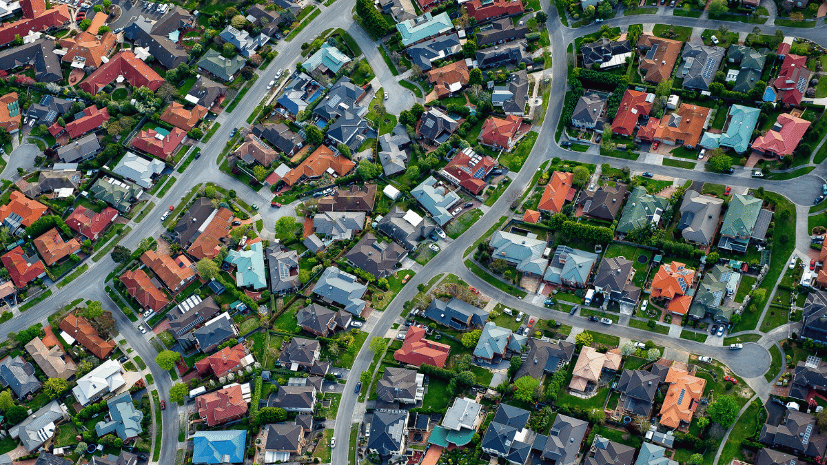 Victorian Greens push to ban street auctions statewide
