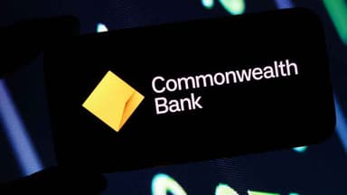 CBA pauses plan to charge some $3 to withdraw at branches