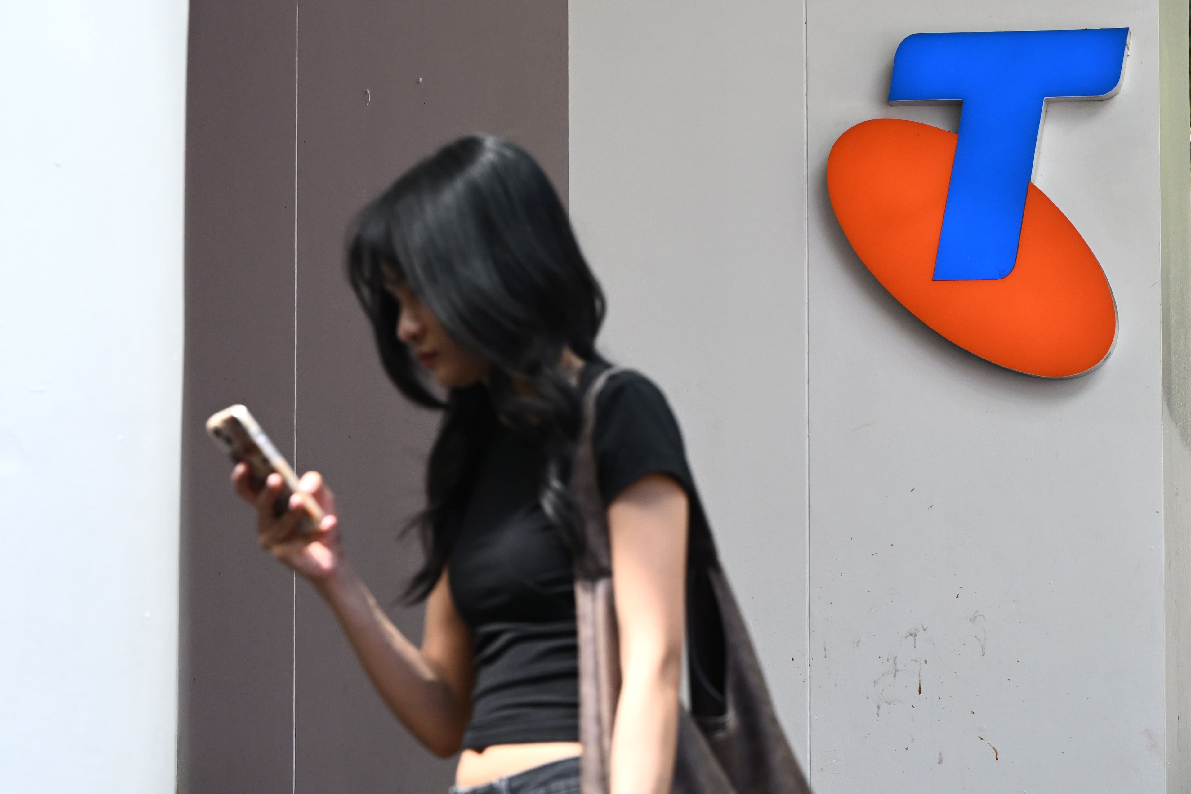 Telstra says some older iPhones unable to call Triple Zero