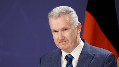 Government to slash working holiday visa allocations