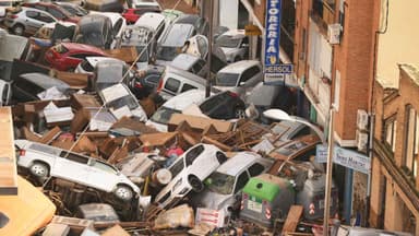 Spain floods: dozens missing, hundreds dead