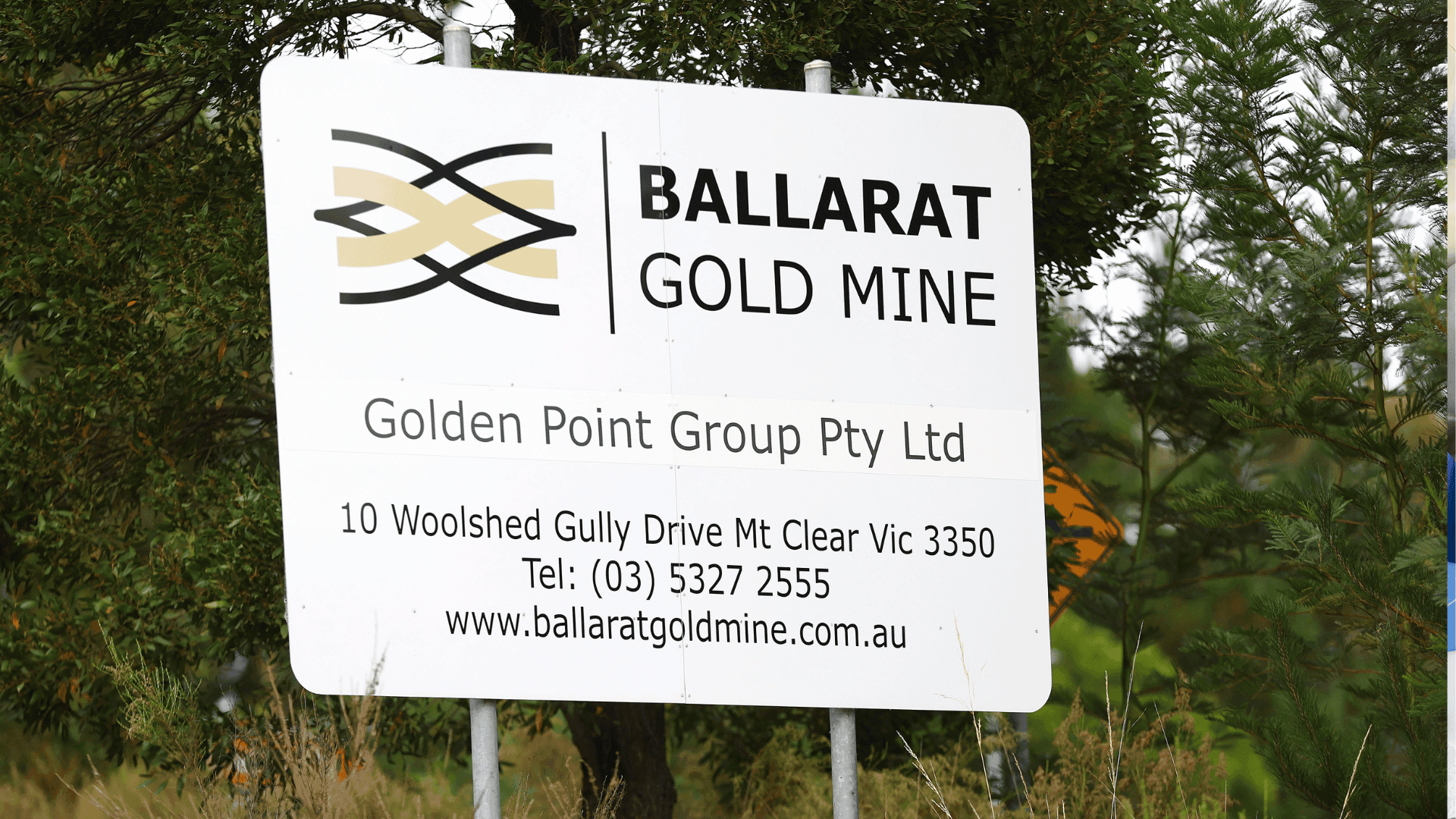 Ballarat mine collapse leaves one man dead