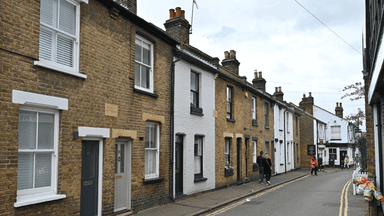Lowest-income UK suburbs made the most donations to charity in 2023, study finds