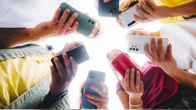 Social media ban for under 16s has been introduced to Parliament