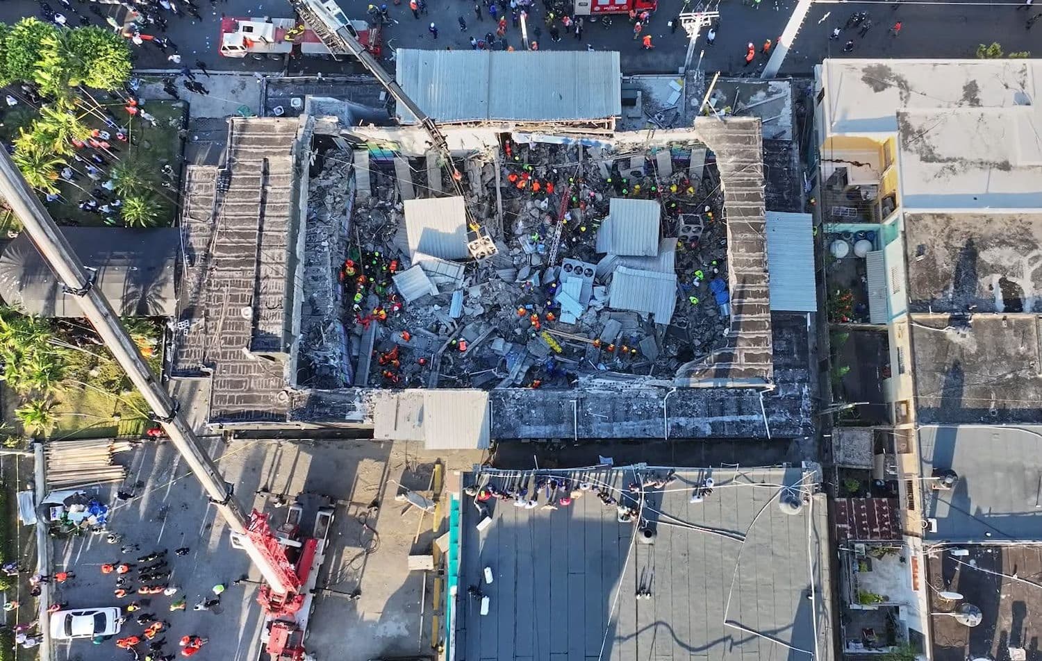 Dozens killed by collapsed nightclub roof in DR