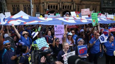NSW Police offered pay rise while nurses and midwives strike