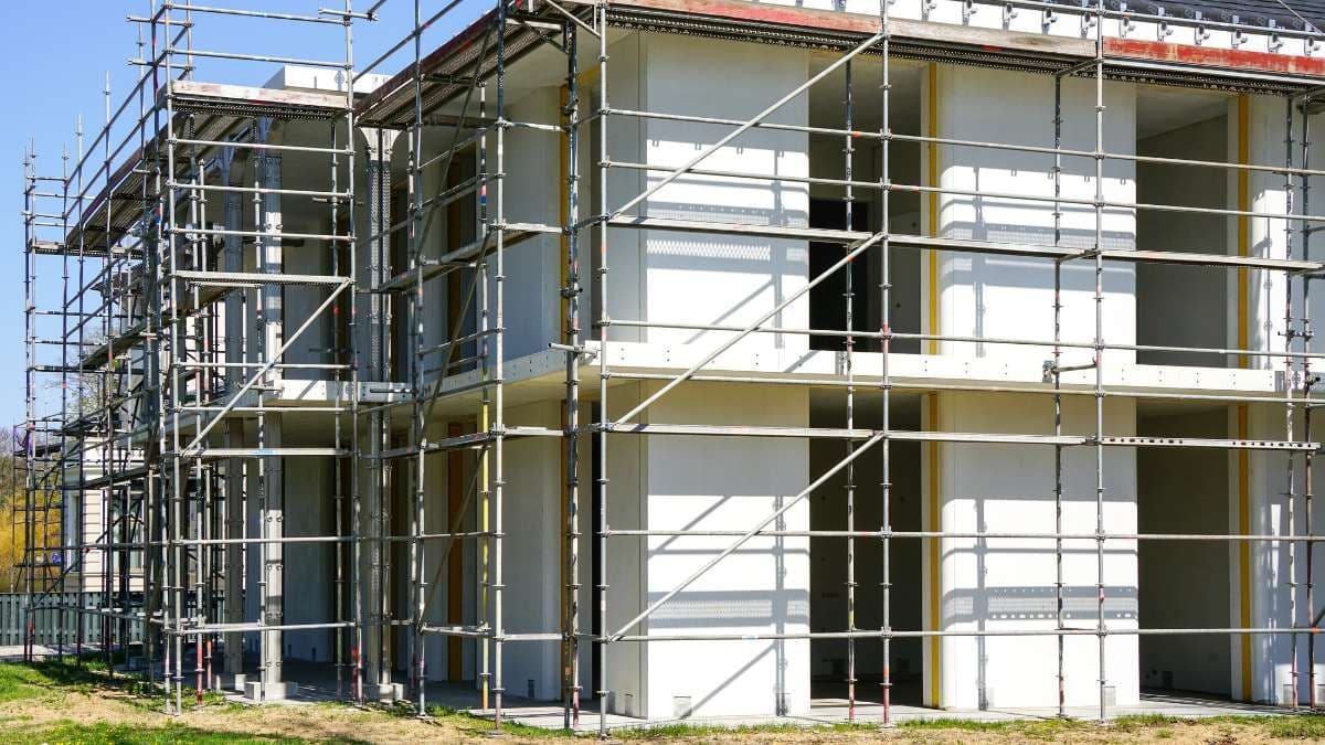 The Govt wants to pay construction apprentices an extra $10,000