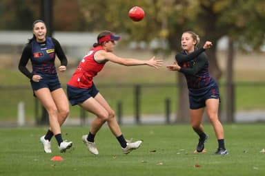 Community women's AFL players to protest state Budget