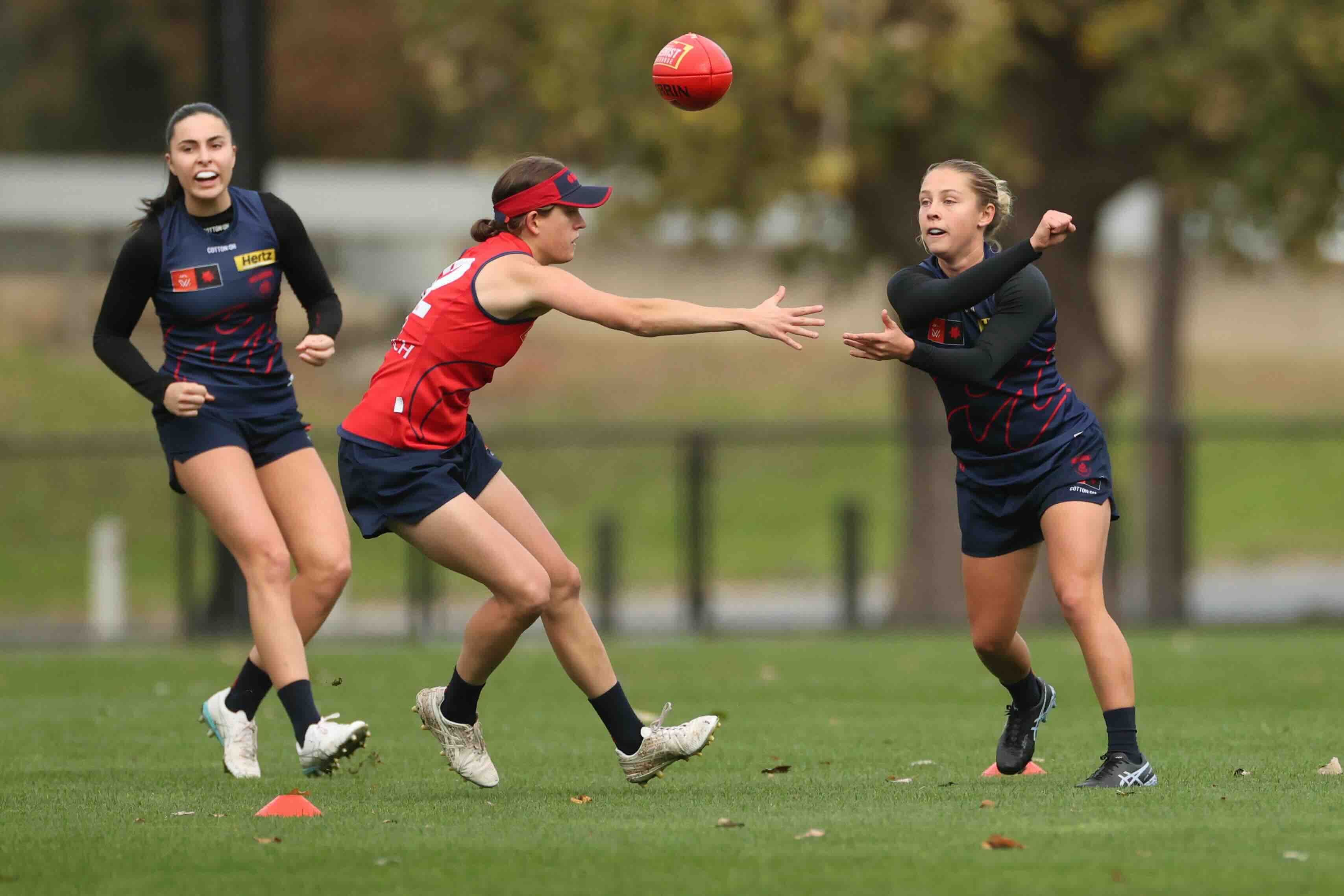 Community women's AFL players to protest state Budget