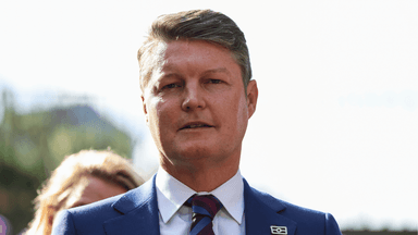 Labor promises Victorian pubs 3am trading and dogs inside