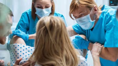 Nurses and midwives strike across NSW for 15% pay rise