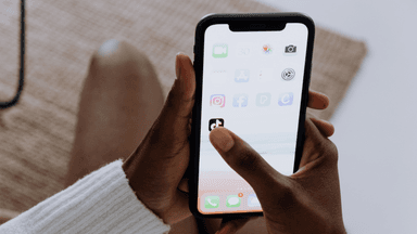 Florida banned under 14s from social media
