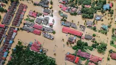 Over 300 calls made to SES due to flooding in Victoria