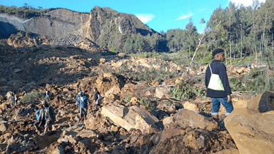 Hundreds feared dead after PNG landslide
