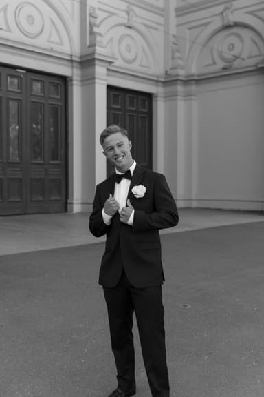 27-year-old Melbourne man dies after AFL head injuries