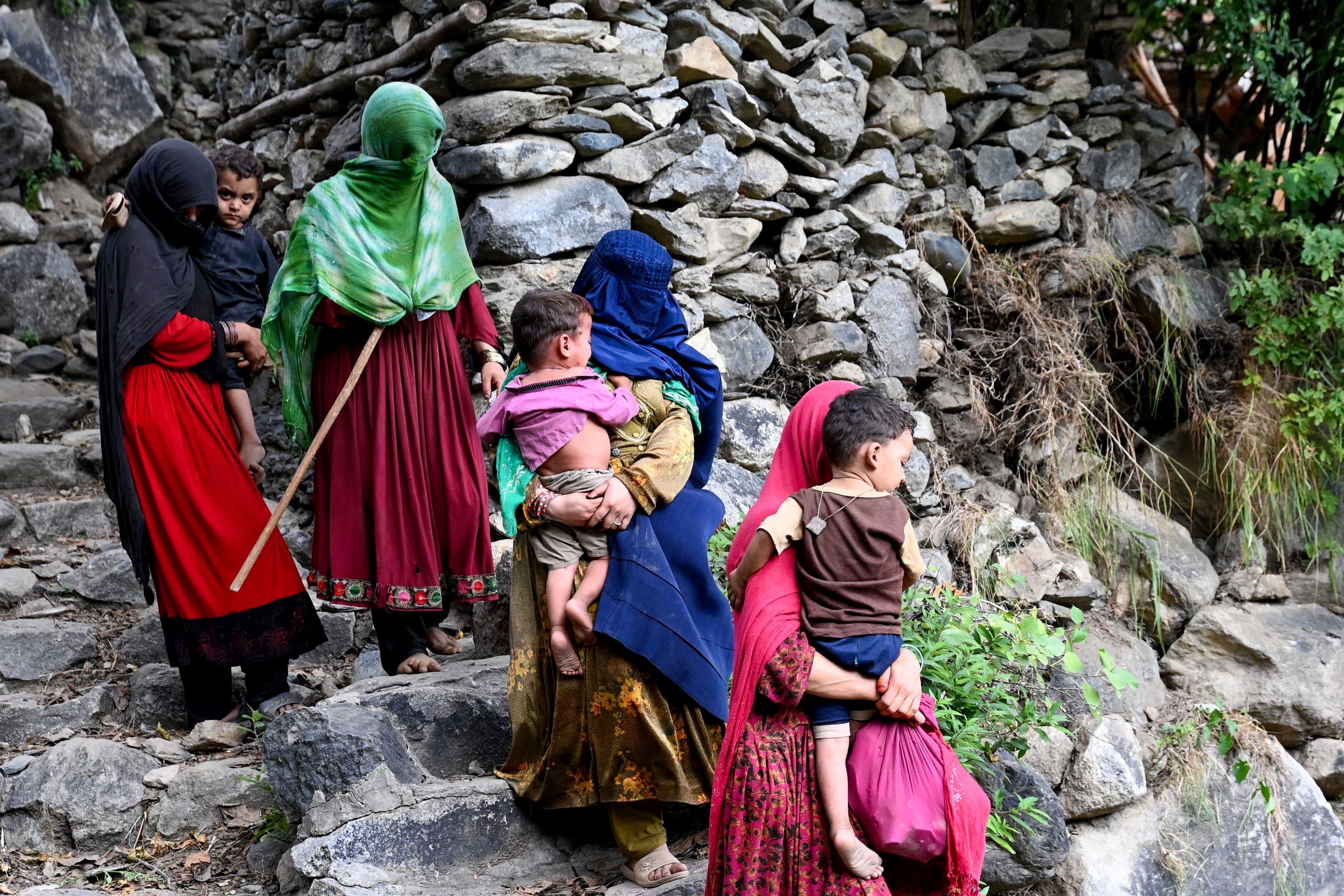 UN urges Taliban let women return to aid work in Afghanistan