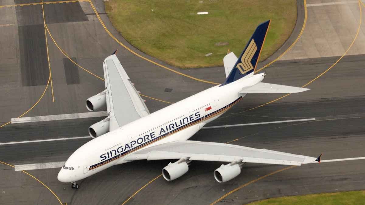 Dozens in hospital after Singapore Airlines mid-flight turbulence