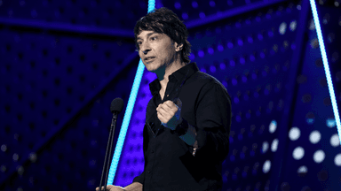 Comedian Arj Barker cops backlash for kicking out mum and baby