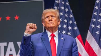 Trump pardons 1,500 Capitol rioters
